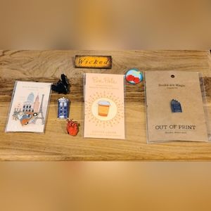 Pin lot - 8 items